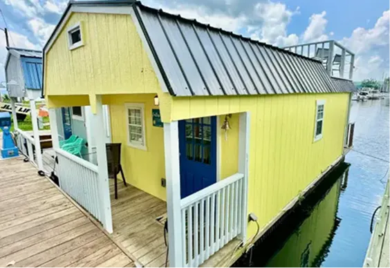 The Endless Summer Houseboat - Kelley Marine Center